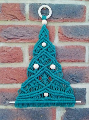 Weihnachtsbaum Handarbeit Makramee Deko