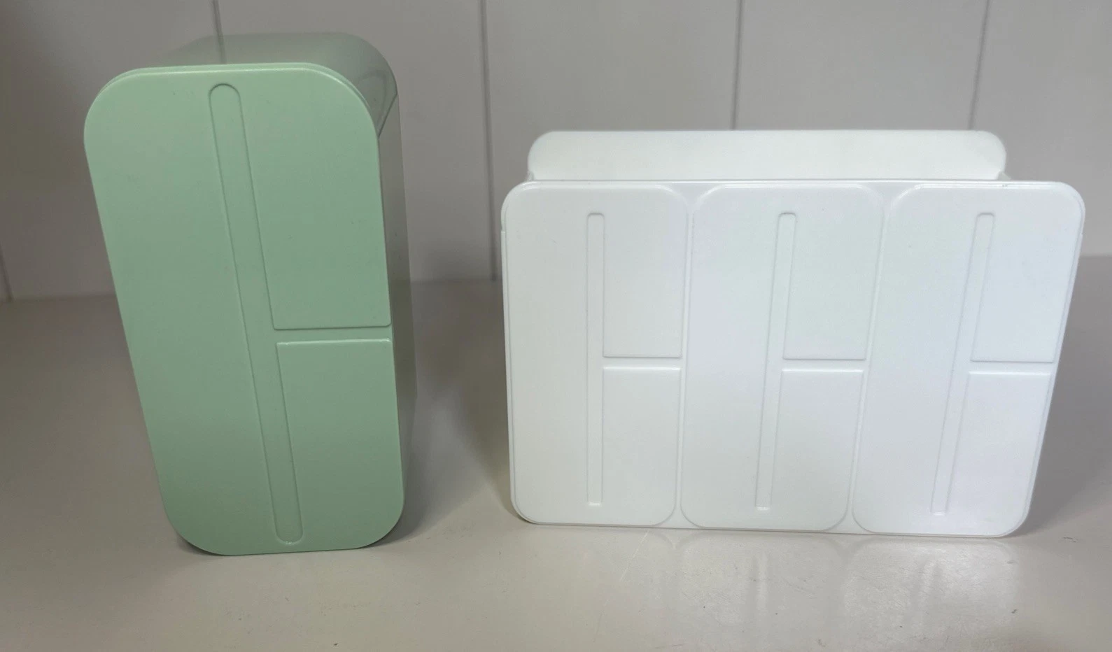 Clinique White Plastic Storage Containers Make Up Brushes Vanity