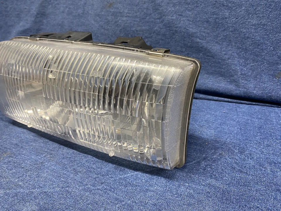 1994 - 1995 年 Oldsmobile Royale 1994 - 1999 年 Oldsmobile Regency 左灯 — 第 3/4 张图片