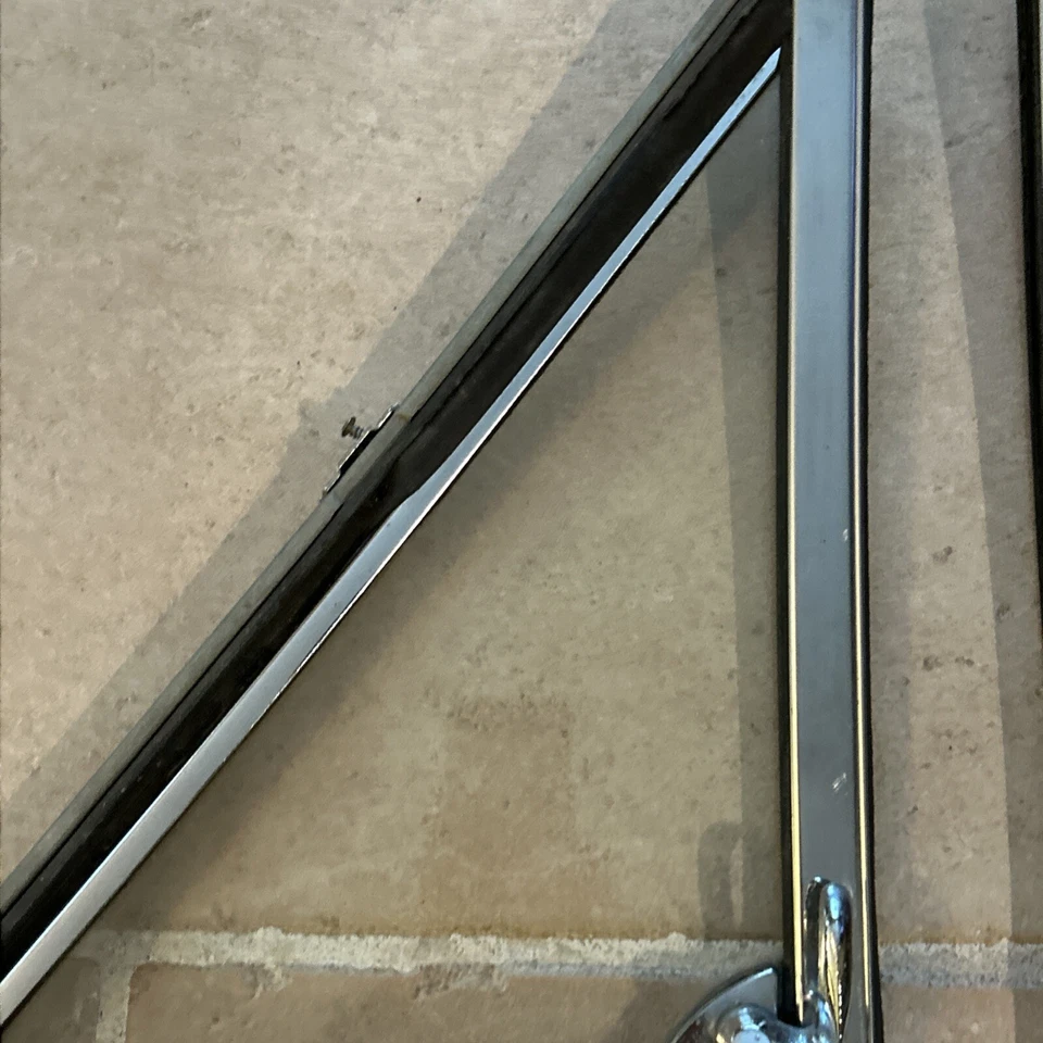 Conjunto de ventana de ventilación derecha derecha 4 puertas OEM GM 1964-1965 Pontiac Tempest Olds Cutlass Foto 3 de 4