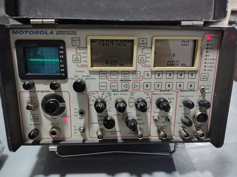 Motorola R2200A Communications System Analyzer - Image 3 of 4