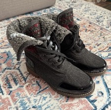 Mukluks Women's Gray Lace-Up Ankle Combat Boots Faux Fur Lining Rubber Sole