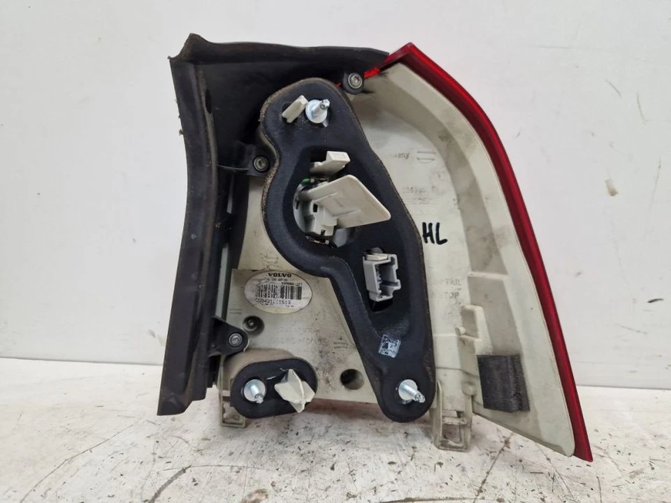 Luz Trasera Izquierda Inferior Compatible Con VOLVO V70 II (285) 2.4 D5 30698983 - Imagen 4 de 4