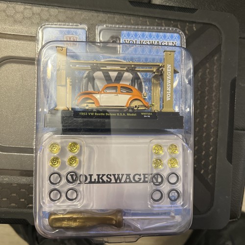 M2 MACHINES 1953 VW BEETLE DELUXE U.S.A. MODEL Chase Gold MINT