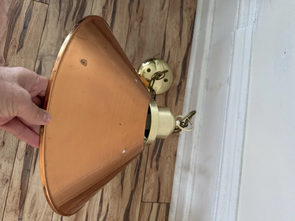 Luz de café country francés tono cobre Foto 3 de 4