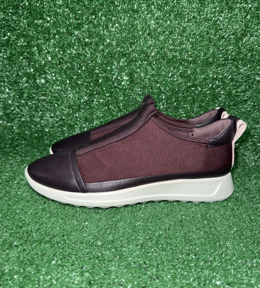 Zapatos Ecco Para Mujer Flexible Corredor Talla 7 EE. UU. Púrpura Sin Cordones Informales Cómodas Tenis Foto 4 de 4