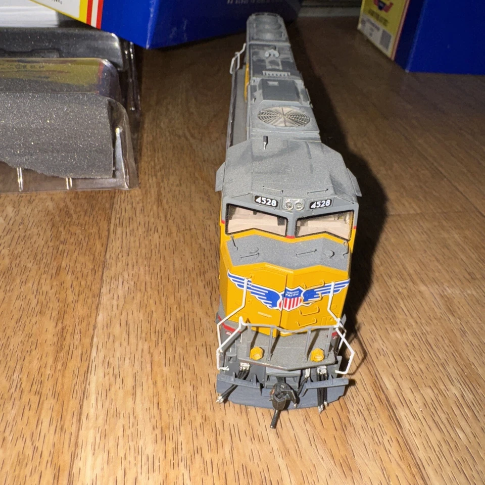 HO Genesis Union Pacific UP SD-70M diesel locomotive 4528 Building America Runs - Image 4 of 4