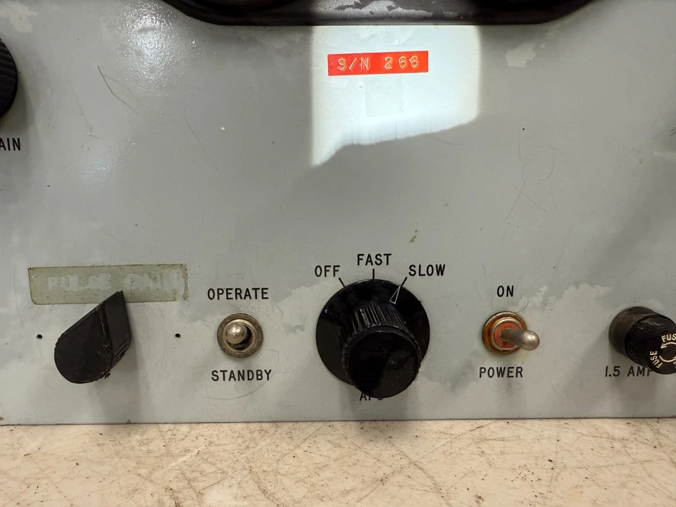 Receptor de tubo Nems Clarke série 1670 | Rádio militar da Guerra Fria propósito especial - Imagem 2 de 4