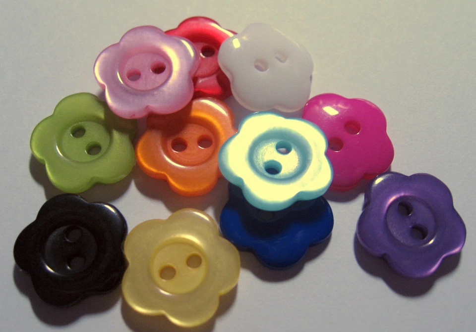 10 or 20 x 2-Hole Resin Flower Buttons approx. 15mm Wide - various colours
