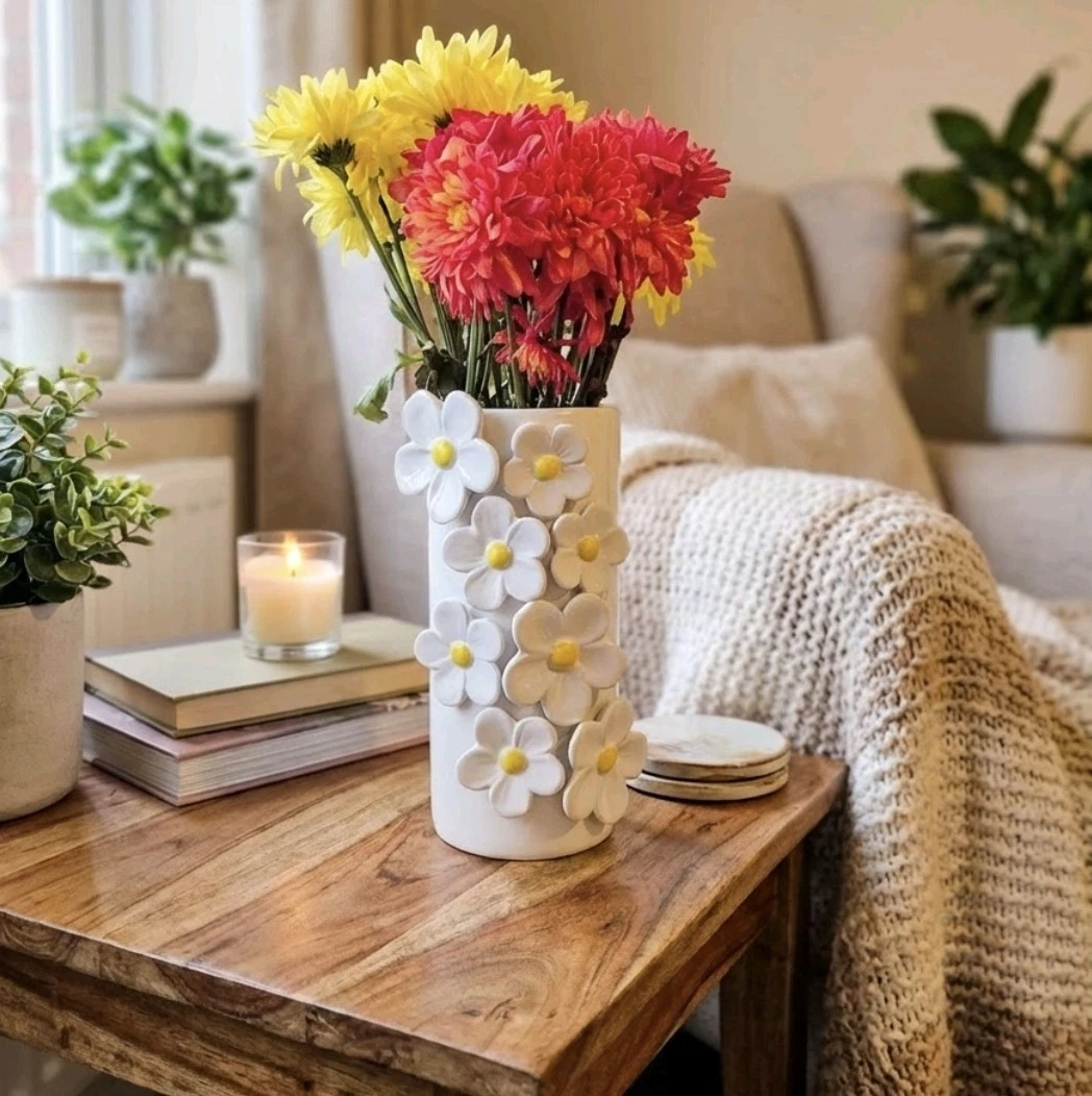 White Daisy Vase Ceramic Flower Vase 3D Floral Embossed Decorative Home Decor
Opens in a new window 