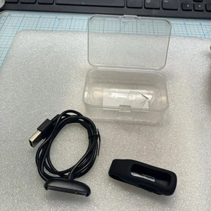 NEW dans la case USB Fitbit Inspire/Inspire HR Ace 2 USB Câble de charge+ Clip noir.