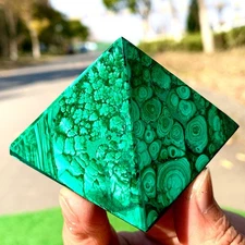 152G Natural malachite Pyramid Chakra Treatment Energy Stone Generator Spiritual