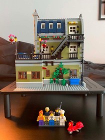 Pre-owned Lego modular Creator Expert Parisian Restaurant RETIRED  set # 10243