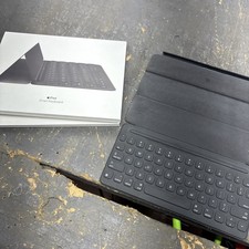 Apple Smart Keyboard A1829 for 10.5-inch iPad Pro Black -MPTL2LL/A