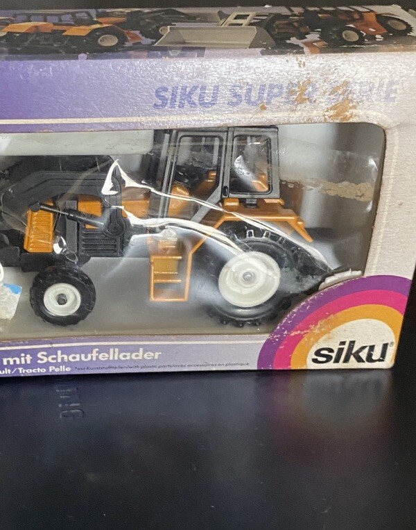 Siku 1/55 Super Series Front End Loader Tractor Truck Die Cast