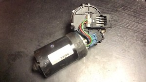 BMW E46 Scheibenwischermotor vorne 8362156