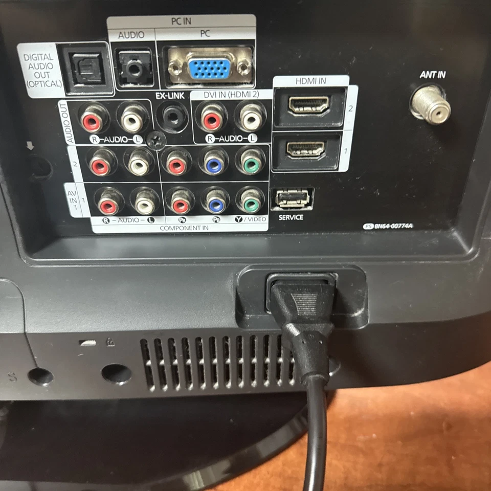 Samsung LN26A450C1D 26″ 720p HD LCD TV Dolby Digital Black - Image 3 of 4