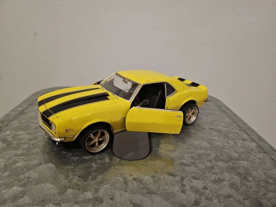Chevy Camaro Z/28 1968, amarillo - Welly escala 1/24 diecast modelo coche de juguete Foto 3 de 4