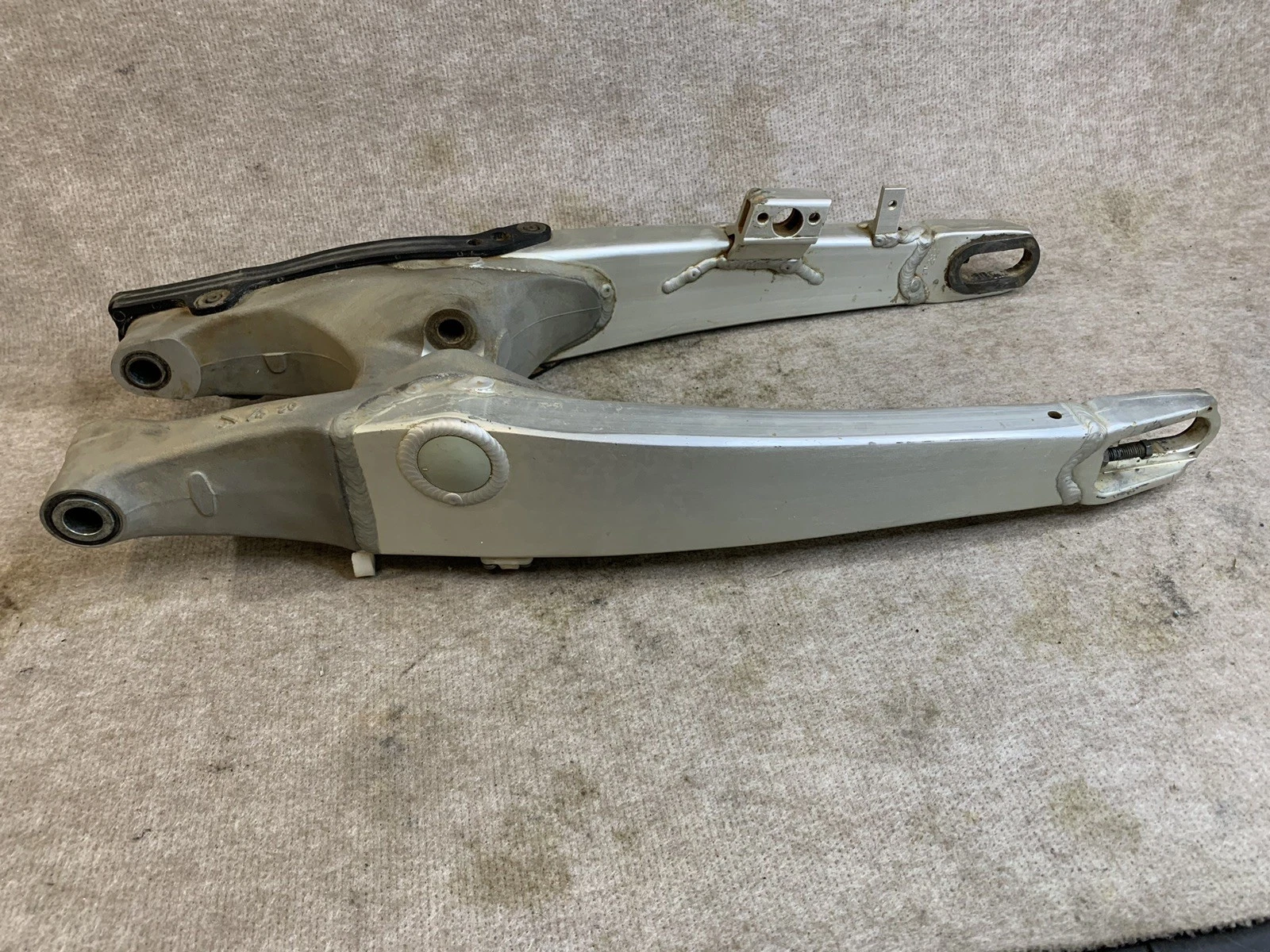 2003 YAMAHA YZ250F OEM REAR SWINGARM SWING ARM SUSPENSION 5UN-22110-00-00