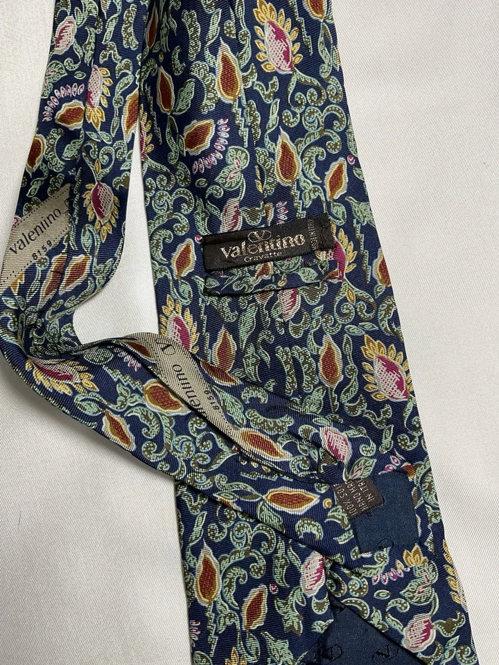 Gravata masculina de seda pura VALENTINO com estampa floral abstrata H.M na Itália G.C - Imagem 2 de 4