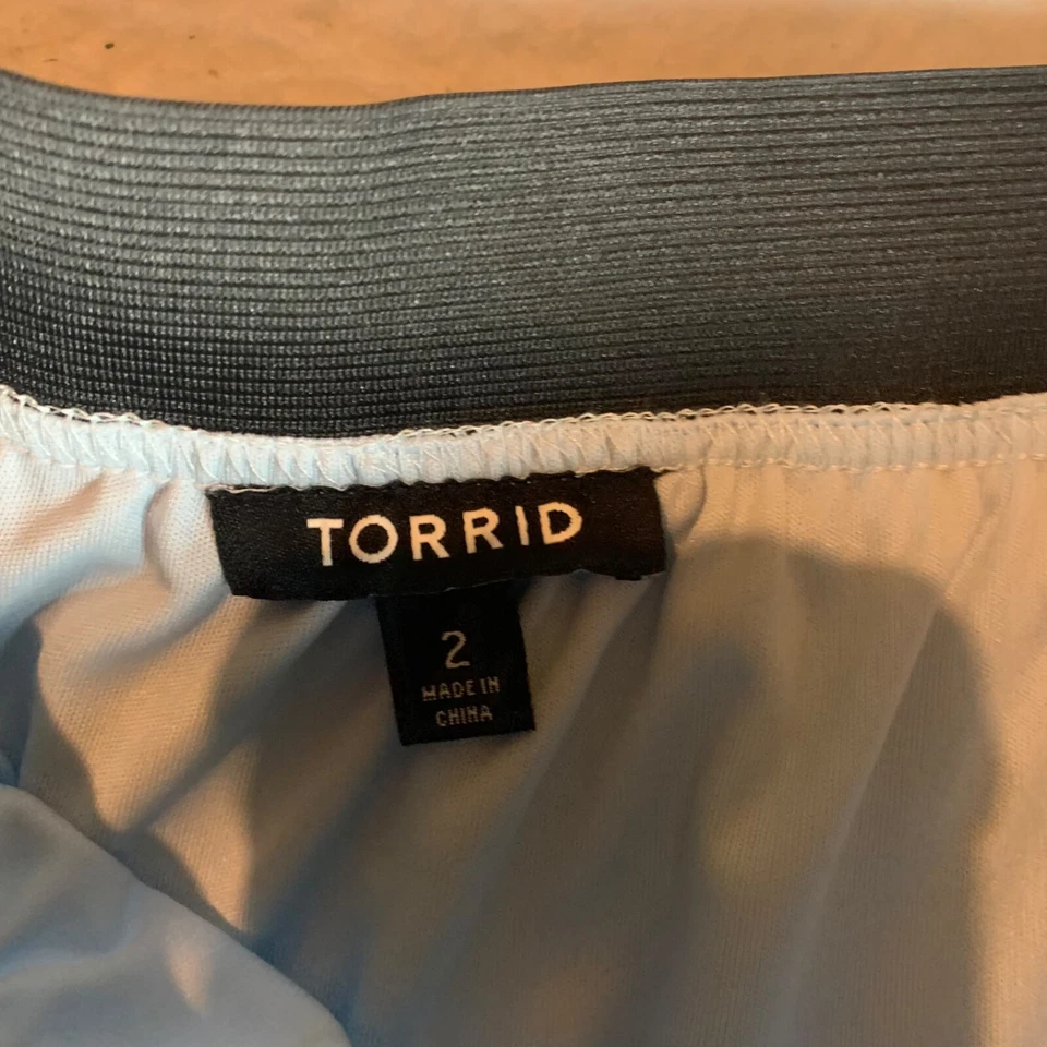 Torrid Women's Elastic Waist Blue Star Printed Chiffon Pleated Midi Skirt Size 2 - Image 4 of 4