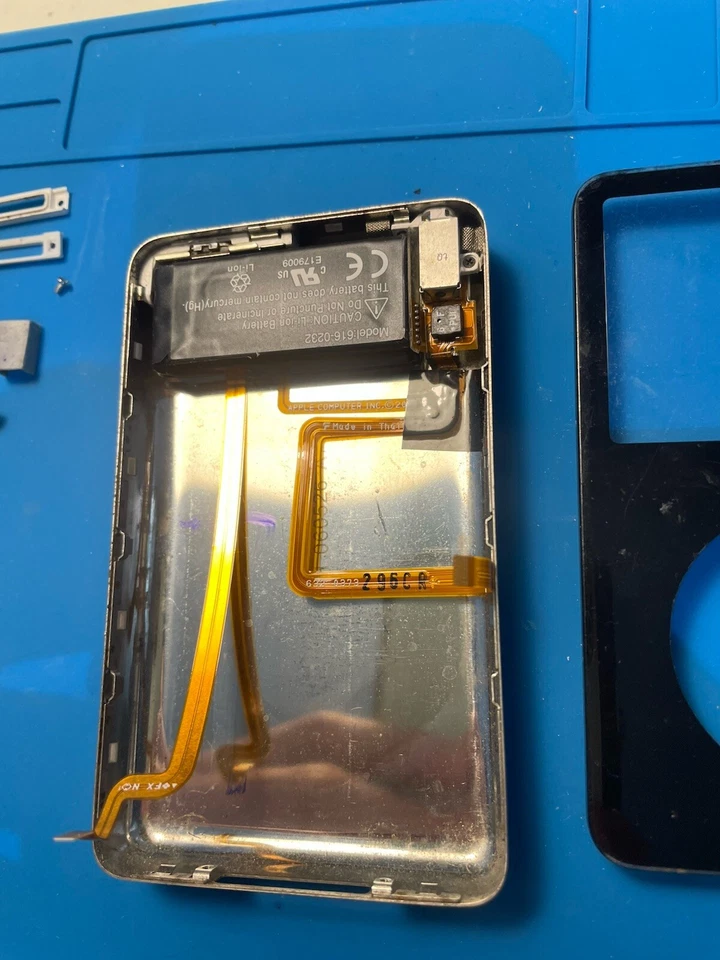 Genuine Apple IPod Classic 5.5 Gen 80gb full housing - Reclaimed - Image 3 of 4