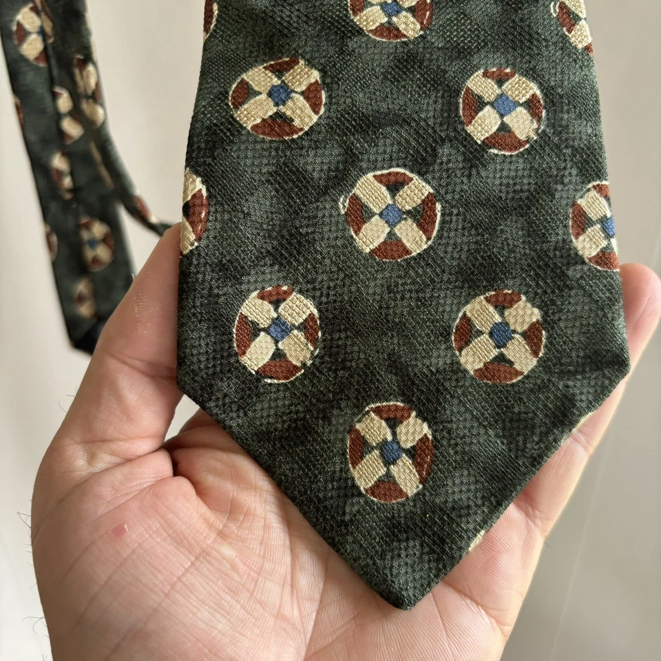 "Corbata geométrica verde vintage Guess importada de seda hecha en EE. UU. para hombre 58"" L 4"" W" Foto 3 de 4