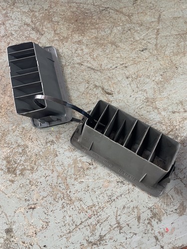 Volkswagen Transporter T4 701819071 Dashboard Vent Covers Plastic 701819072 Vw - Picture 6 of 11