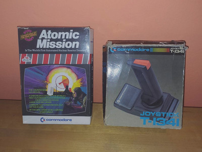 Retrogaming Commodore 16 (C16), Plus/4: Atomic Mission + Joystick T-1341