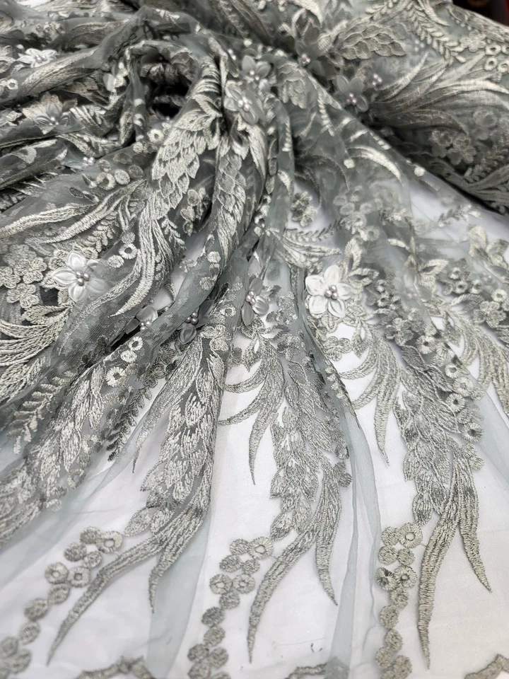 Vestido de graduación plateado 3d de tela de encaje por yarda 3d floral bordado de flores perlas Foto 4 de 4