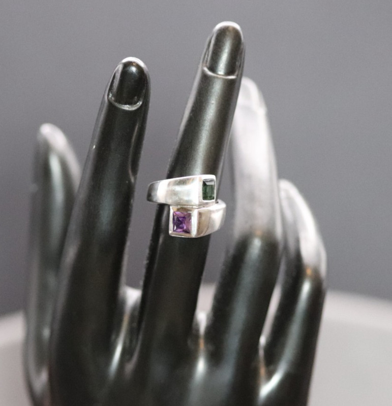 VINTAGE 925 STERLING SILVER BYPASS RING - Purple and Green Stones / Size US 6