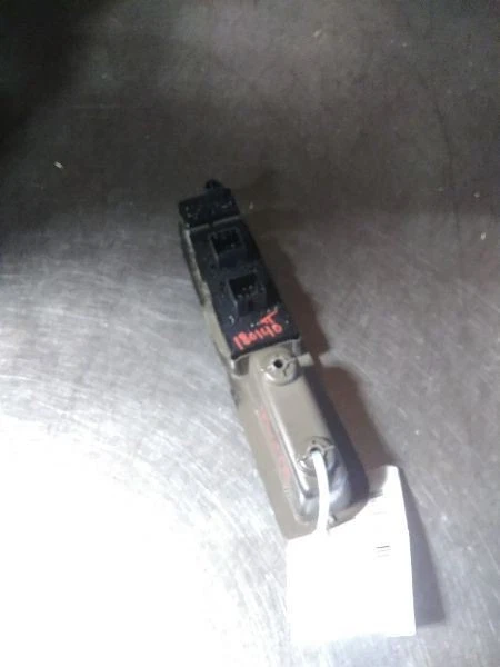 Interruptor de puerta delantera del conductor maestro de ventana del conductor se adapta 05-07 QUINIENTOS 123047 Foto 4 de 4