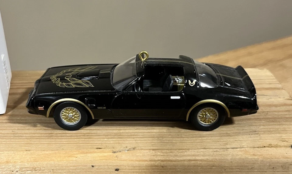 Hallmark Keepsake Ornament 1977 Pontiac Trans Am Special Edition Christmas 2012 - Image 2 of 4