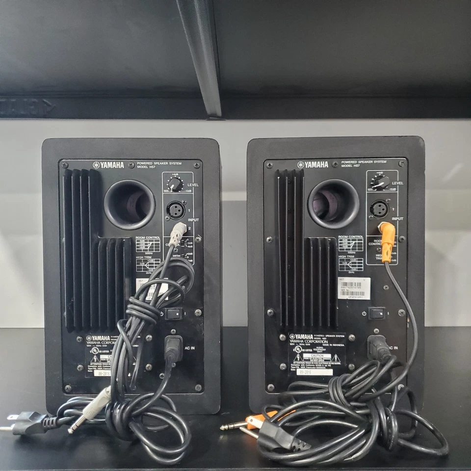 (ПАРА) Yamaha HS7 Powered студийный монитор колонки, 6,5» дюйма, черный работает отлично - Изображение 4 из 4