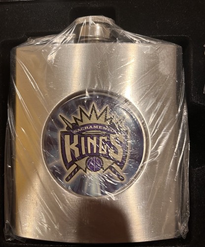 Vintage NBA Sacramento Kings Collectors Tin- Flask, Pocket knife, and Key ring - Picture 5 of 5