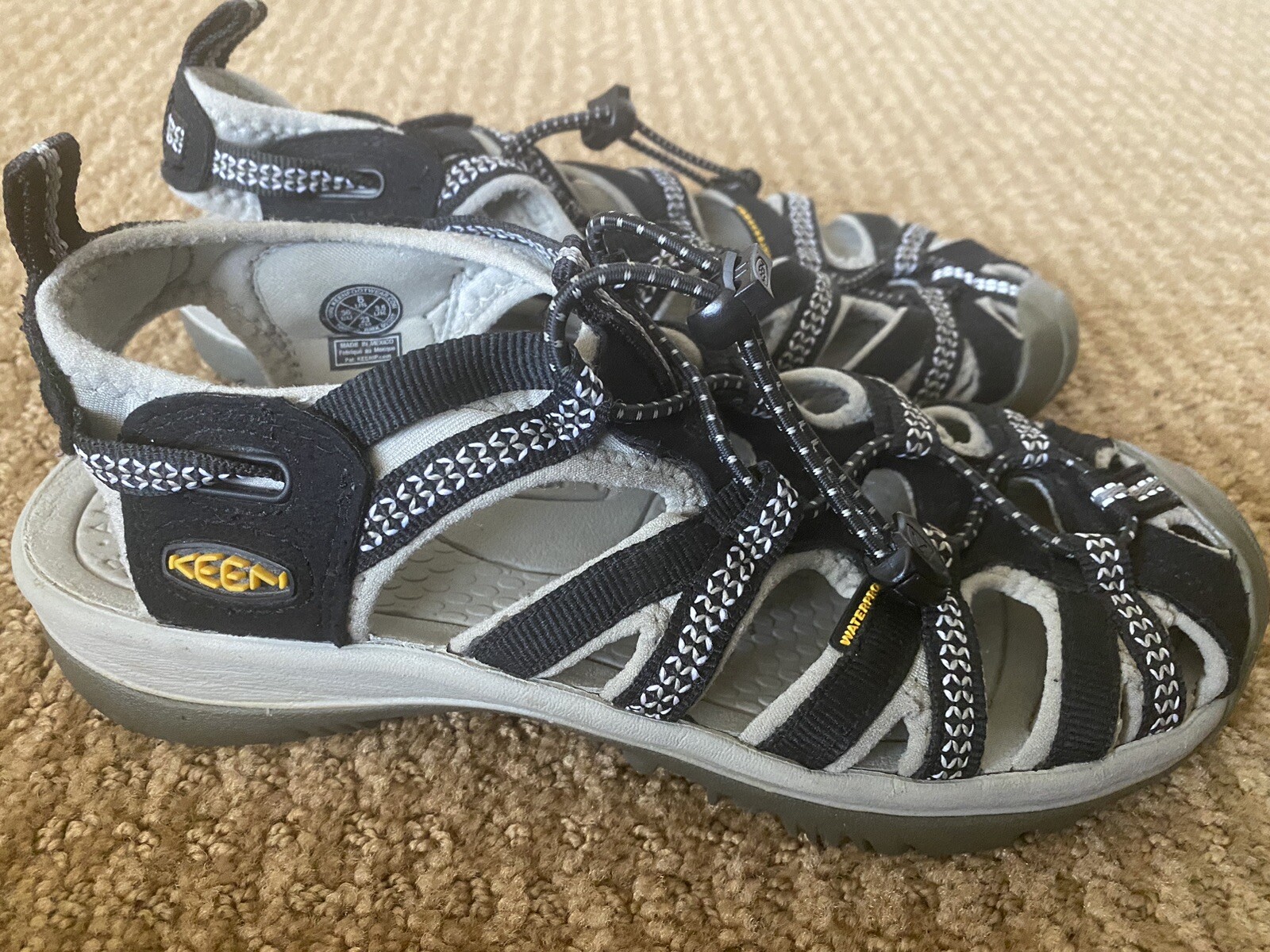 Sandali da donna neri KEEN Newport taglia 6 EUC