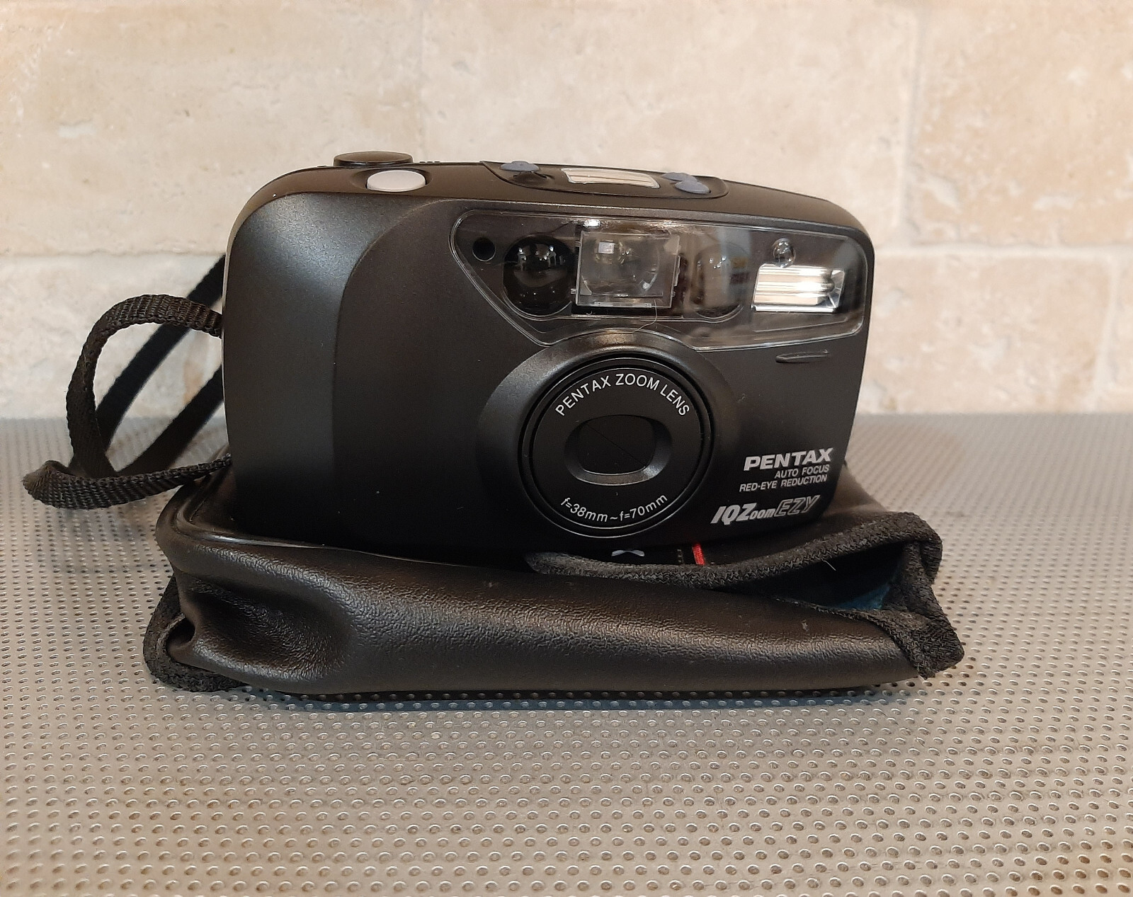 Pentax IQZoom EZY Point & Shoot Film Camera 3870mm Lens w/Soft Case