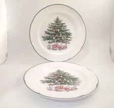 Set of 2 The Cellar Yuletide Dinner Plates