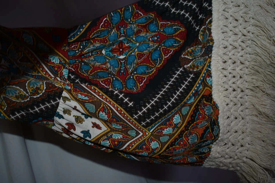 🌼 Mini Vestido Boho Patchwork Manga Campana Pequeño - Puños Flecos Crochet - Hecho en Foto 4 de 4