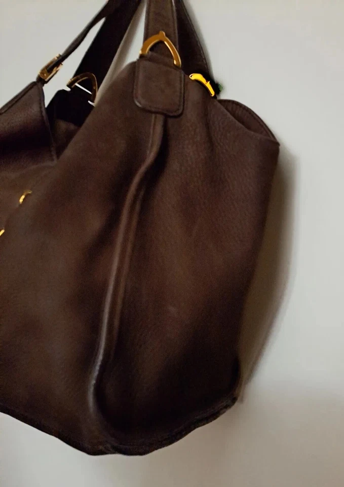 古驰流浪汉柔软棕色麂皮绒马镫翻盖闭合手提包 — 第 4/4 张图片