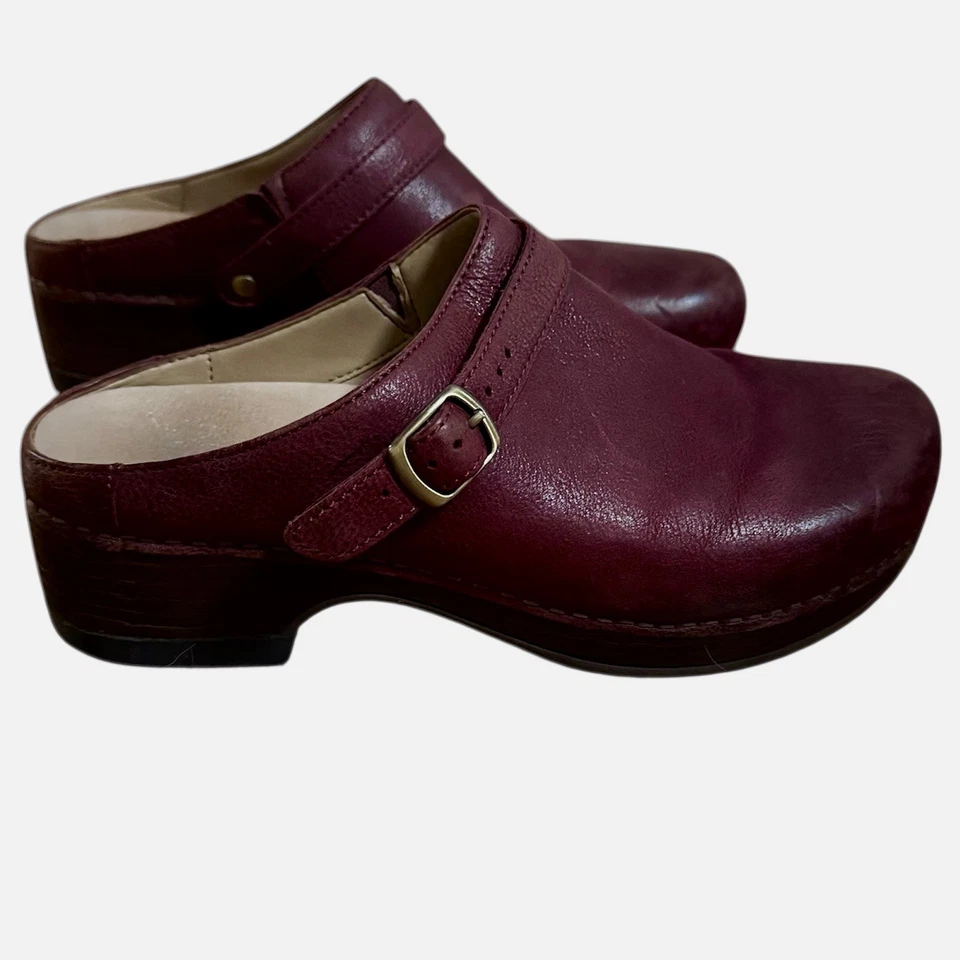 Zueco Dansko Berry para mujer 38 7,5-8 cuero rojo rubí zapato tacón bajo honda mula Foto 4 de 4