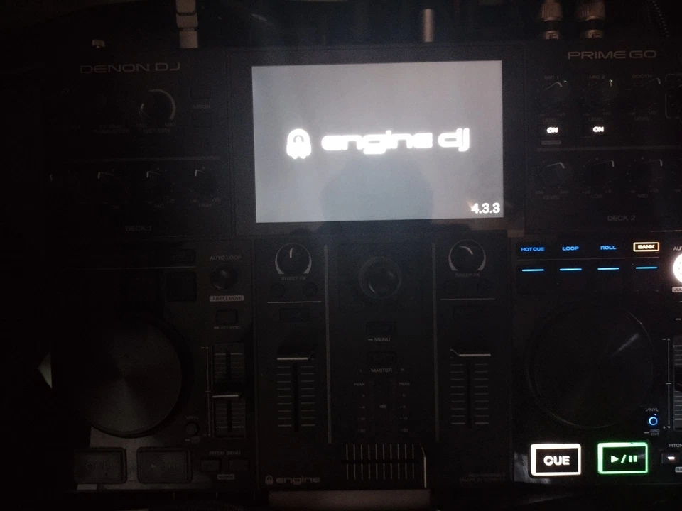 Consola de DJ inteligente recargable de doble cubierta con pantalla táctil Denon DJ Prime Go de 7 pulgadas Foto 3 de 4