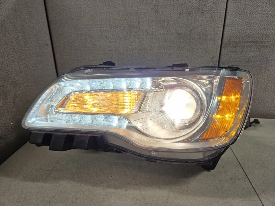 Chrysler 300 LH 2011-2014 conductor luz halógena lámpara bisel cromado LED DRL Foto 2 de 4