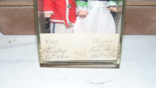 MUÑECAS REY Y REINA DE PLÁSTICO DURO DE COLECCIÓN DE 4 - Imagen 4 de 10
