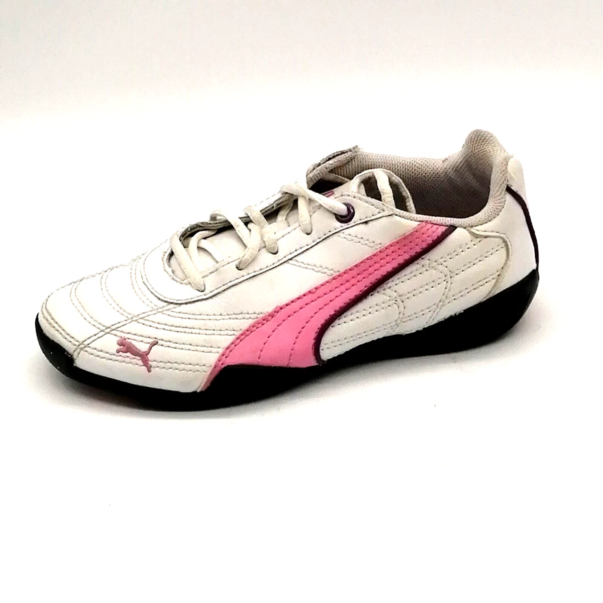 White pumas 2025 with pink stripe