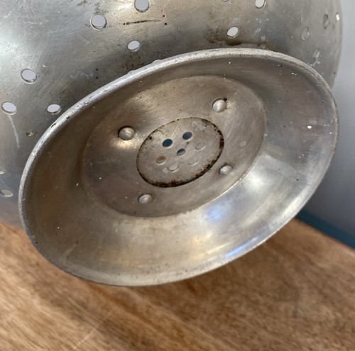 Vintage Aluminium Colander By Swan Black Handle Retro Kitchen Strainer 50s Prop - Picture 7 of 14