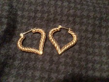 14k Ribbed Heart Hoop Earrings 1 1.9 Grams