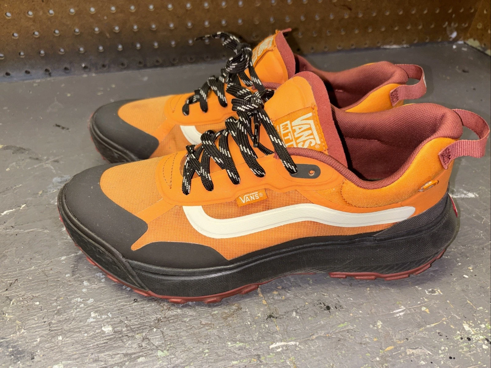 Vans MTE Trail Sneakers Men’s 10.5 Orange Waterproof All Weather Hiking Shoes