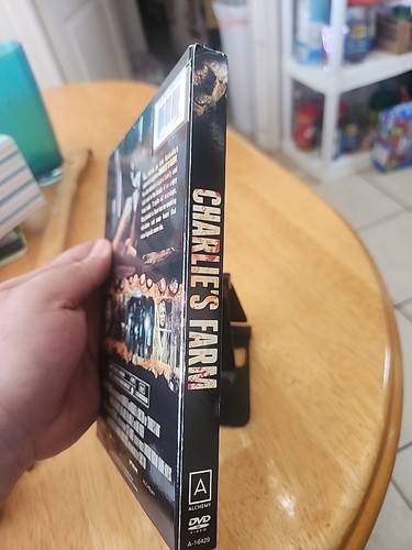 Charlie's Farm (DVD 2015) Australian Indie Horror Slasher Tara Reid W/ Slipcover - Foto 6 di 11