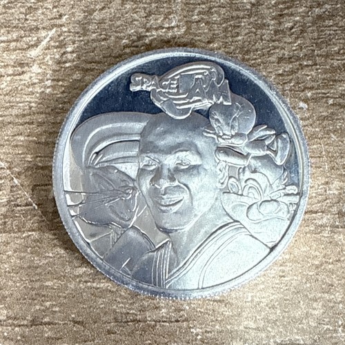 Vintage Space Jam Film Promo Münze Michael Jordan Bugs Tweety 1990er - Bild 1 von 4